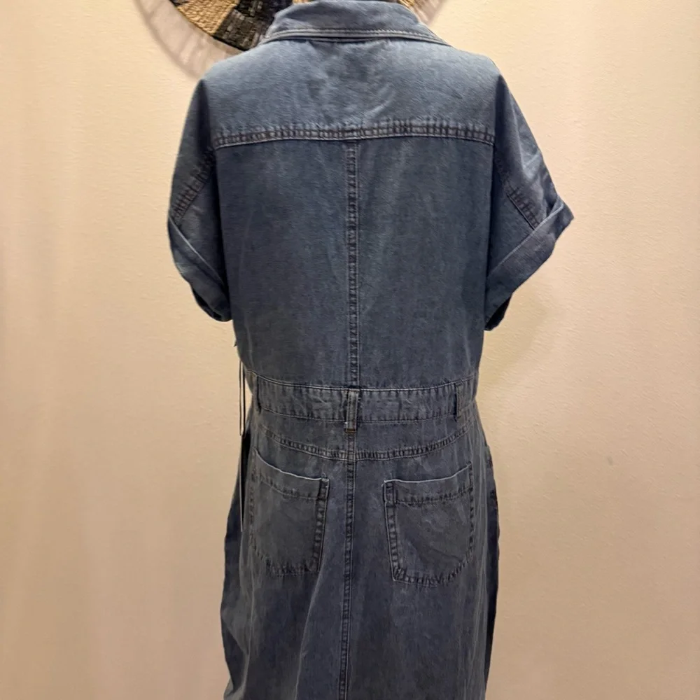 Stylish Denim Button-Up Midi Dress - Picture 4 of 14